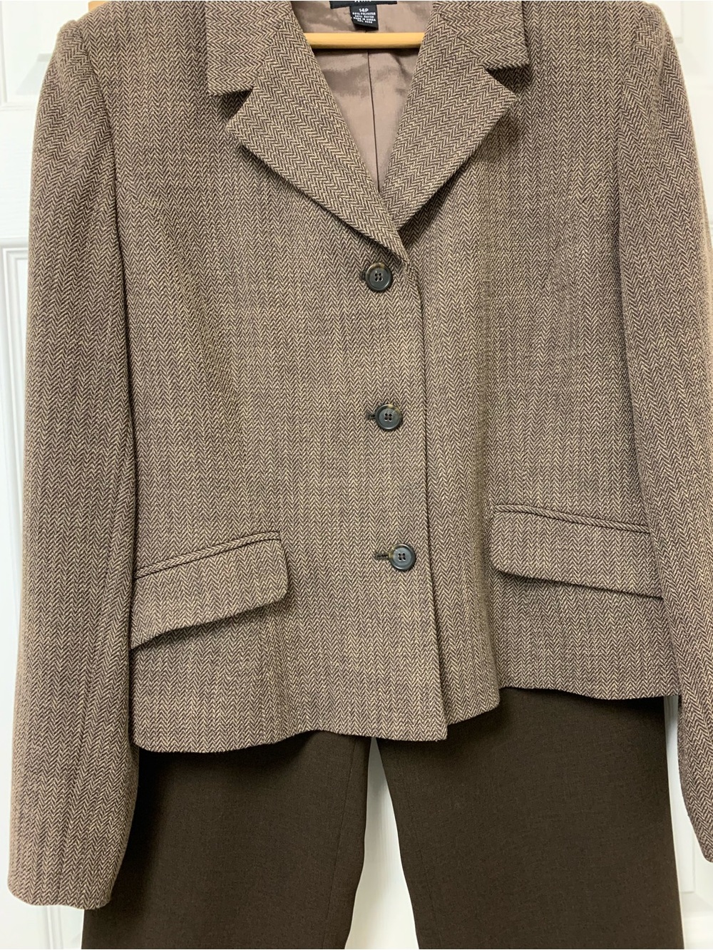 Alfani herringbone blazer and 2 Alfani solid brown pants S14P
